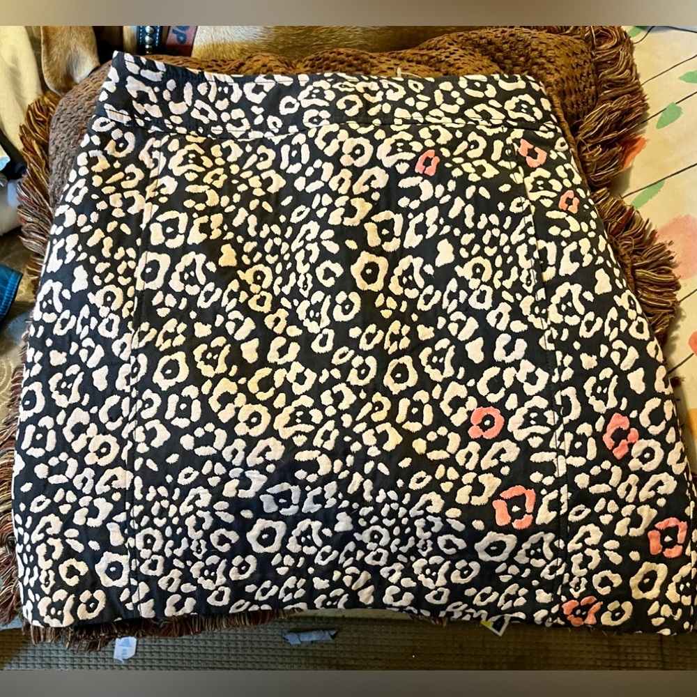Loft, size 8 floral skirt